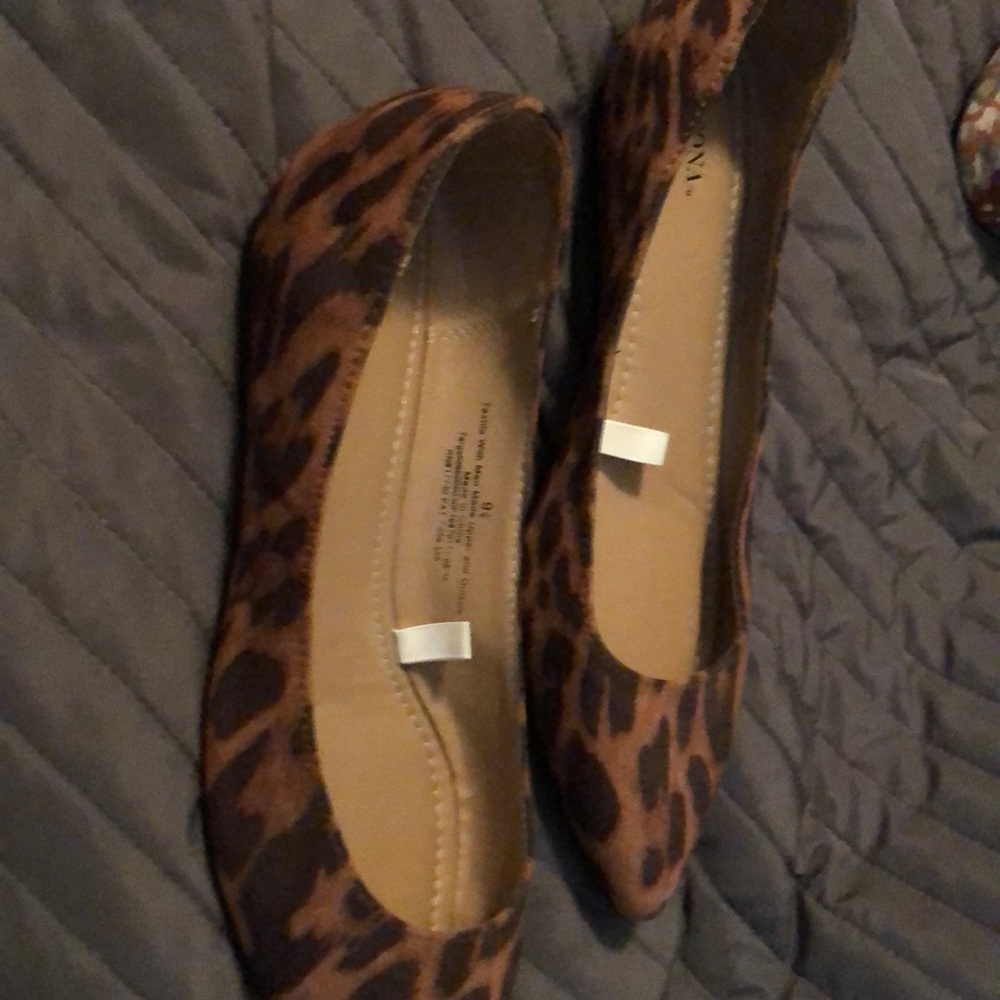 Lds leopard print flats